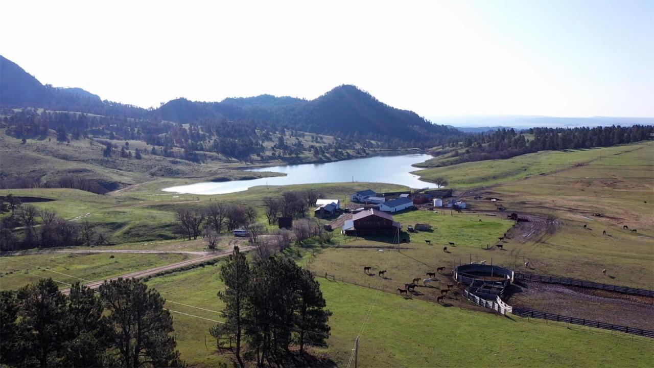 Lake Guest Ranch Villa Devils Tower Exteriör bild